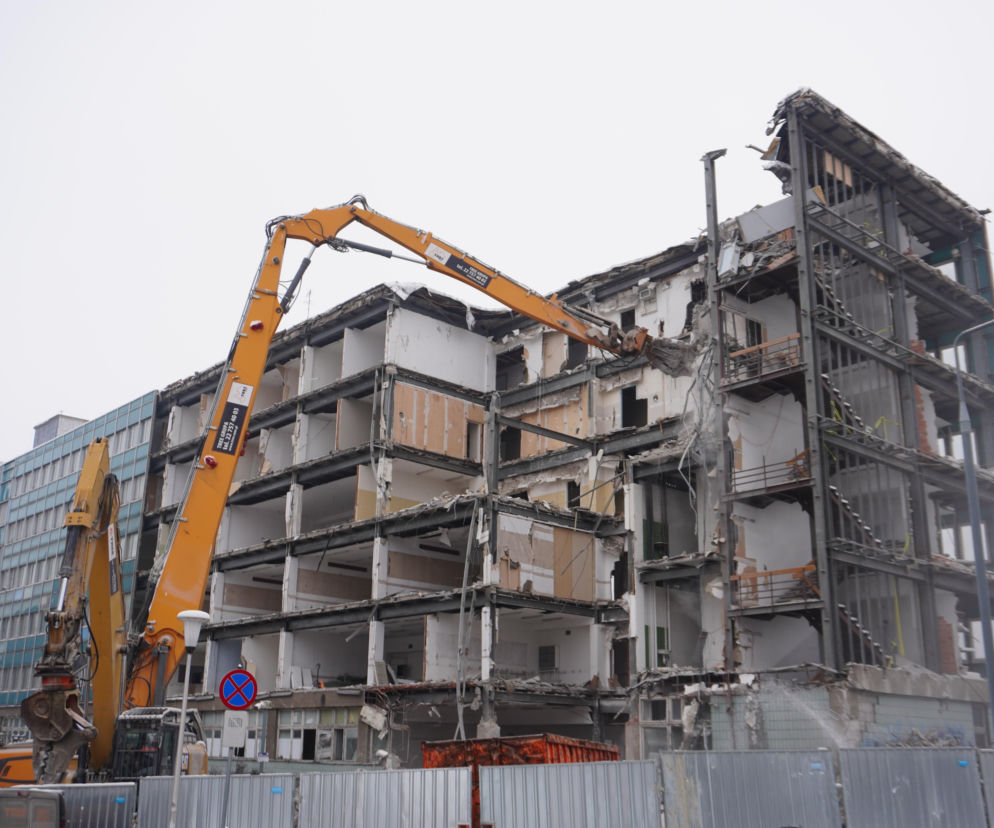 Rozbiórka słynnego budynku UW na Mokotowie