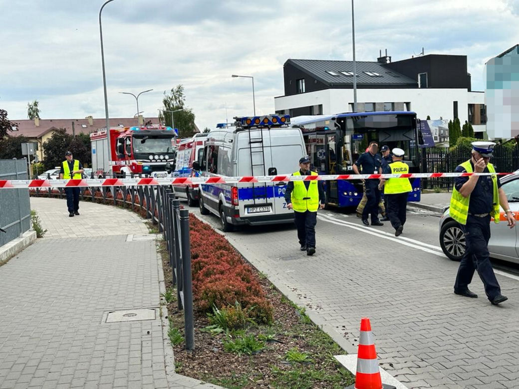 12-letnia Oliwka zginęła pod kołami autobusu niedaleko szkoły