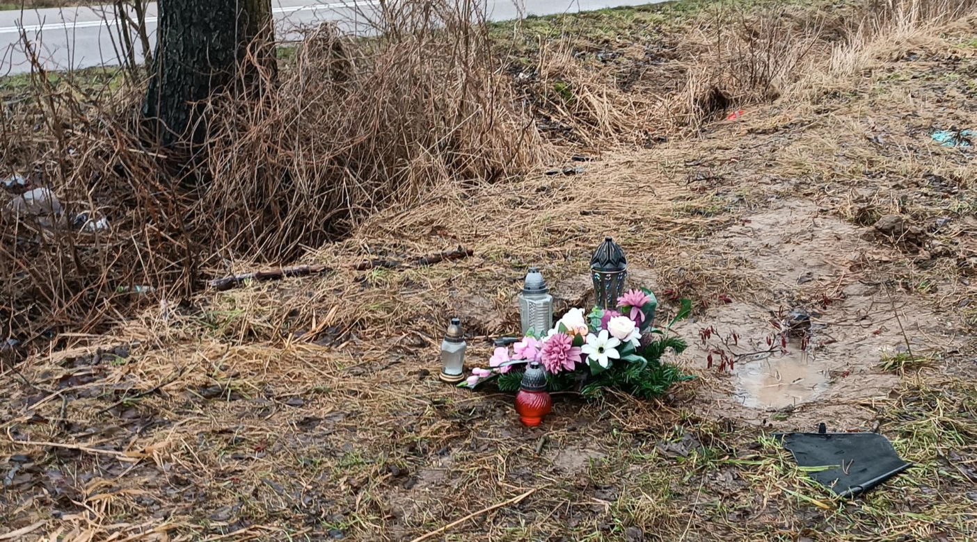 Kamil roztrzaskał się na drzewie gdy jechał do dziewczyny. Na jego pogrzebie płakały tłumy