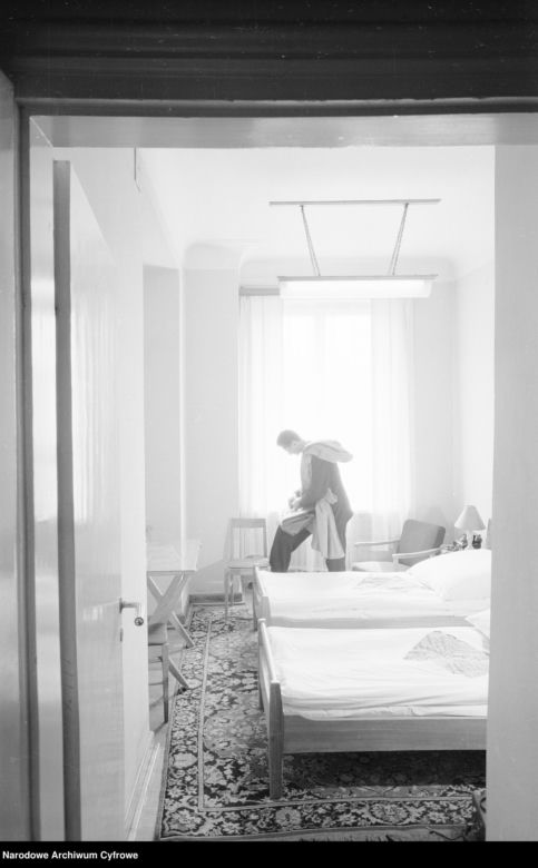 Hotel Warszawa w Prudentialu w latach 50.