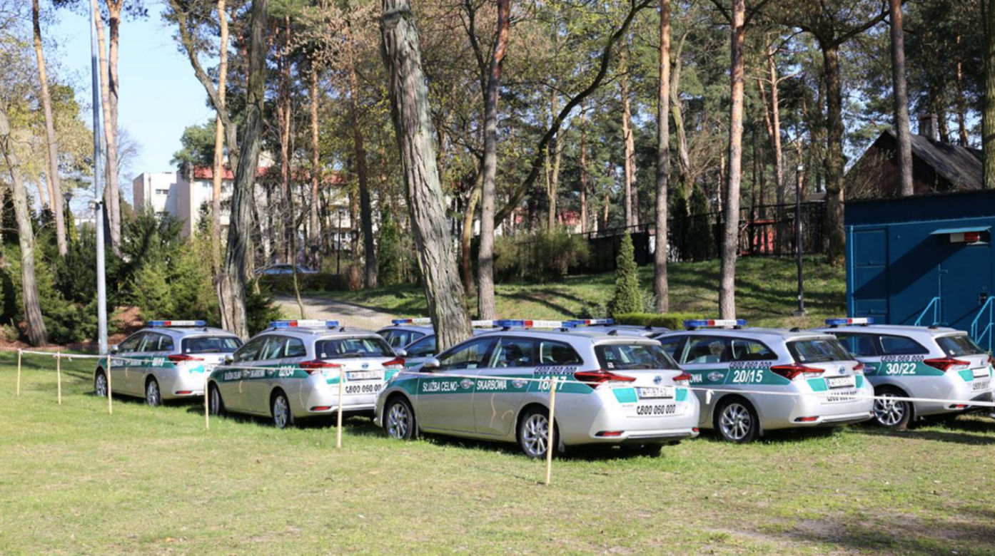 Krajowa Administracja Skarbowa ma nowe hybrydowe i elektryczne radiowozy