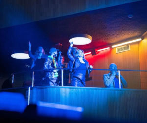 „Pierwsza miłość” odc. 4129 streszczenie. Uwięzionej w domu Izabeli Teresie udaje się sforsować okno. W tym momencie pod dom podjeżdża Izabela