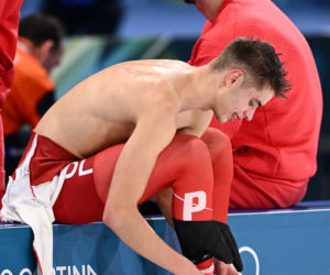 Panczenista Władimir Siemirunnij po biegu na 10 km, który dał mu srebrny medal olimpijski