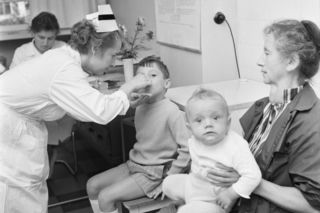 SUPER HISTORIA: Antybiotyki i szczepionki kontra epidemie 