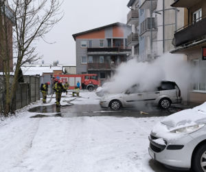 Pożar auta w Lesznie