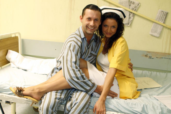 W serialu grali m.in. Anna Przybylska, Katarzyna Cichopek, Joanna Koroniewska, Krzysztof Kowalewski, Hanna Śleszyńska, Paweł Wawrzecki i Piotr Gąsowski.