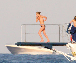 Kate Moss robi plum!