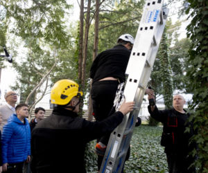 Włodzimierz Czarzasty robi budki dla ptaków Sejm/Piotr Tracz