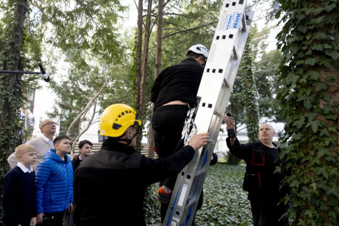 Włodzimierz Czarzasty robi budki dla ptaków Sejm/Piotr Tracz