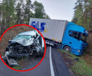 Koszmarny wypadek na Pomorzu! Młody kierowca cudem przeżył zderzenie z ciężarówką