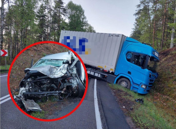 Koszmarny wypadek na Pomorzu! Młody kierowca cudem przeżył zderzenie z ciężarówką