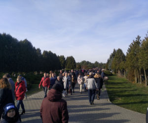 Wszystkich Świętych 2019. Radomianie tłumnie odwiedzili cmentarze [ZDJĘCIA]