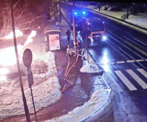 ŁÓDŹ: Podłożył ogień POD KIOSK, a później patrzył jak idzie z dymem. Budka PŁONĘŁA JAK POCHODNIA 