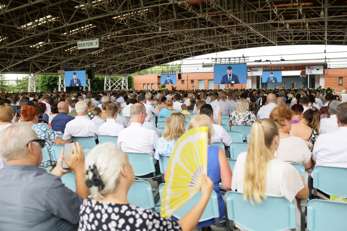 Kongres Świadków Jehowy 2024. W niedzielnych wydarzeniach wzięły udział tłumy