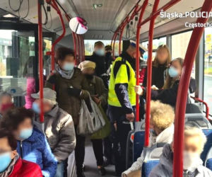 Śląskie: Policjanci prowadzą kontrole w sklepach i autobusach. Nie masz maseczki? Dostaniesz mandat [ZDJĘCIA]