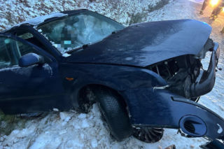 Czołowe zderzenie w powiecie kościańskim. Dwie osoby w szpitalu