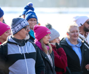 Różowe morsowanie idealne na pomaganie. Trzy Stawy opanowali amatorzy zimnych kąpieli