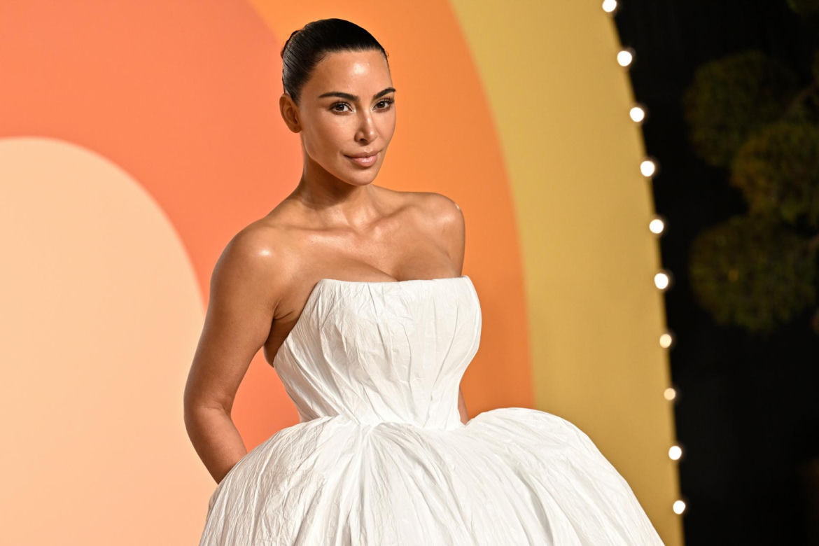Kim Kardashian wściekła na wróżki. Obiecały jej, że zda egzamin adwokacki. Teraz uczy się w bikini