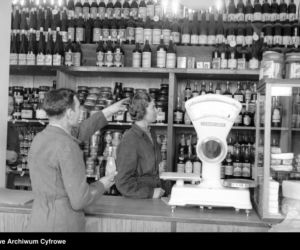 Sklep wielobranżowy Powszechny Dom Towarowy