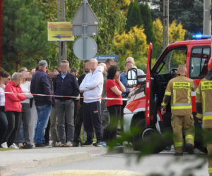 Kolejny atak nożem w szkole! 15-latek ranił trzy osoby, w tym dyrektora. Jedna była reanimowana