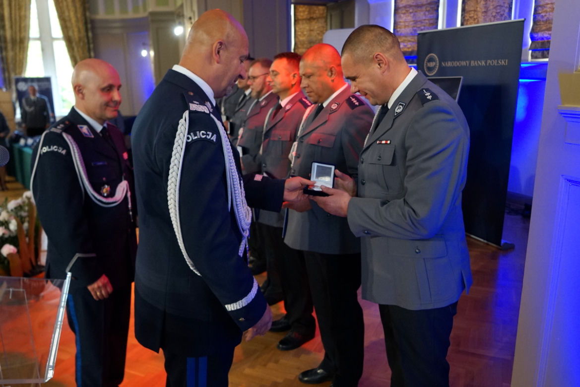 Kryształowe serca dla policjantów z całego regionu
