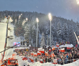 Tłumy kibiców pod Wielką Krokwią w Zakopanem