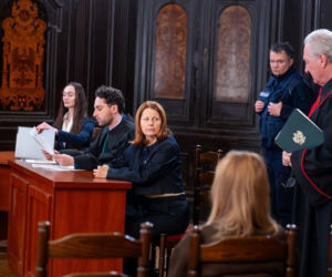 Pierwsza miłość, odcinek 4157: Fani opłakują Mateusza. Marta jako jedyna wie, że urna jest pusta