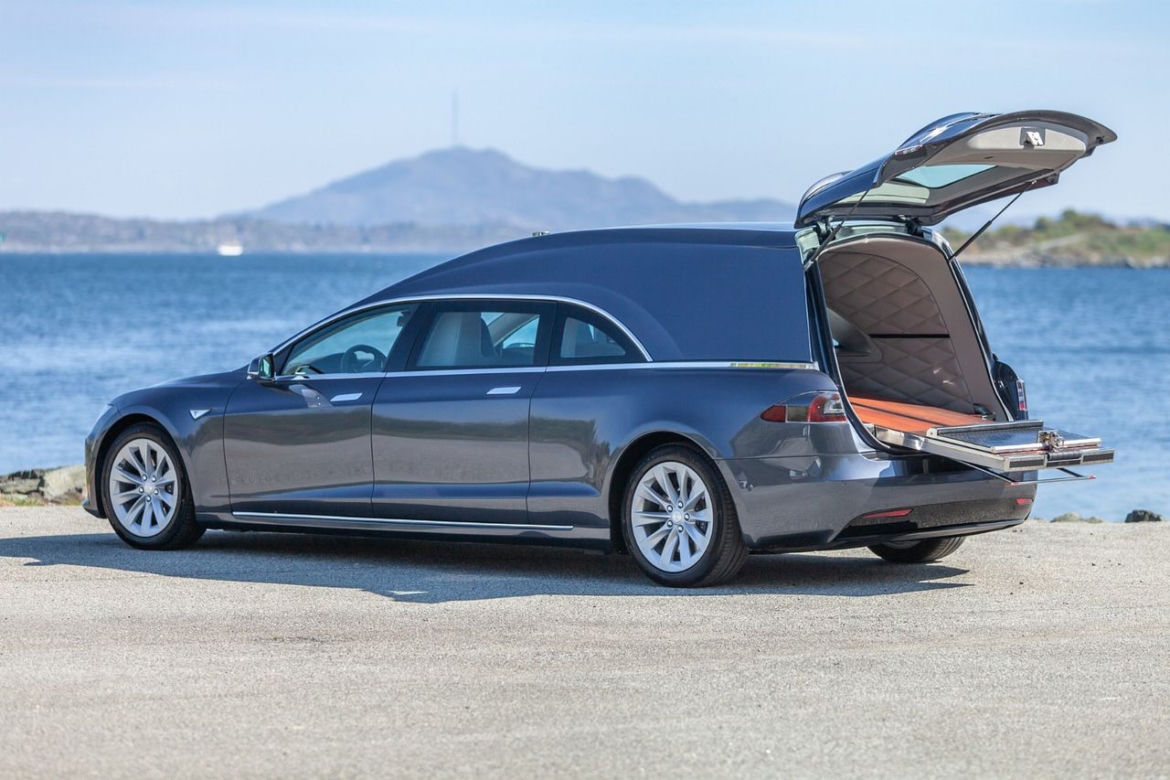 Tesla Model S Karawan