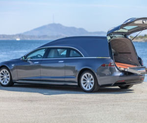 Tesla Model S Karawan