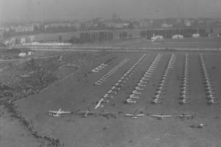 Warszawa miała lotnisko w samym centrum miasta. Dzisiaj jest tam wielki park!