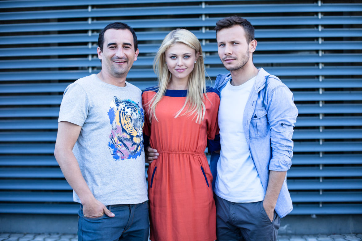 Pierwsza miłość. Jowita (Joanna Opozda), Kaśka (Michał Koterski), Radek (Mateusz Banasiuk)