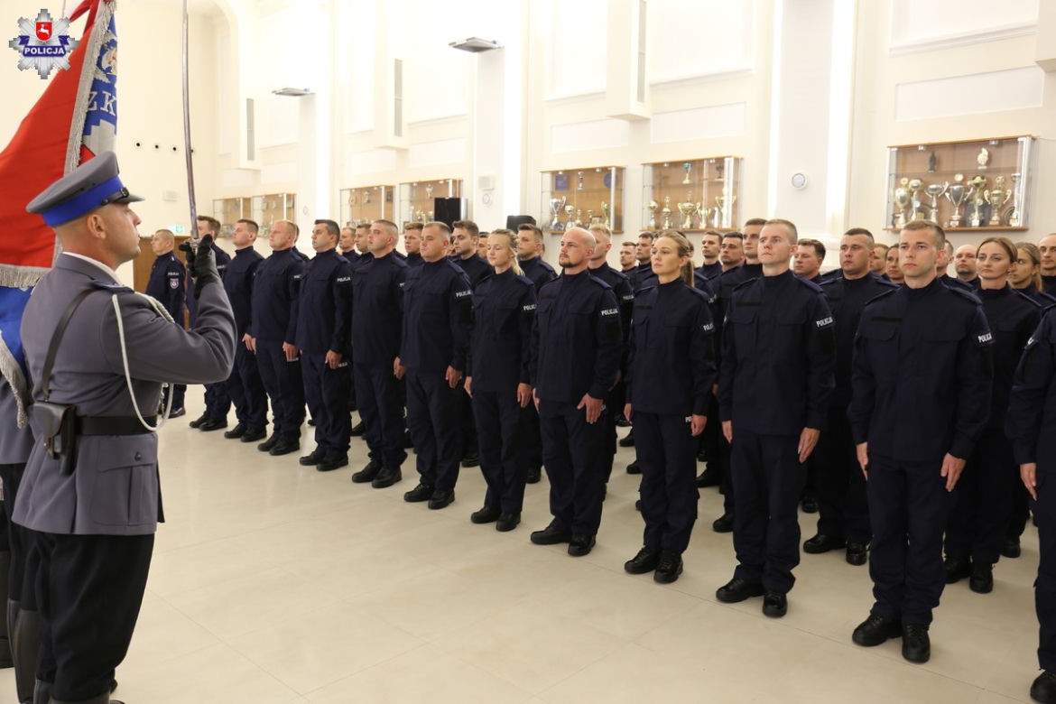 Lublin: Nowi policjanci złożyli ślubowanie. Nowi funkcjonariusze w Lubelskiem [ZDJĘCIA]
