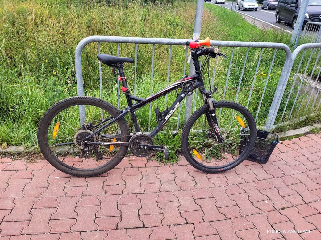 Poronin. 72-letni rowerzysta potrącony na pasach. Trafił do szpitala