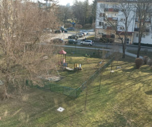 Huśtawki czy parking? Przed takim wyborem stoją mieszkańcy osiedla w Lublinie