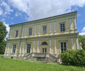 Rezydencja nie powstała bowiem jako zwykły dom mieszkalny. Miała być gigantycznym skarbcem dla Biblioteki Ordynacji Myszkowskiej