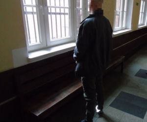 21-latek zaatakował policjantkę w krzakach i zaczął ją dusić