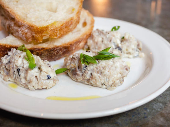 Nie z cebulą, nie w śmietanie. Ze śledzi robię pyszną pastę do chleba i nie tylko 