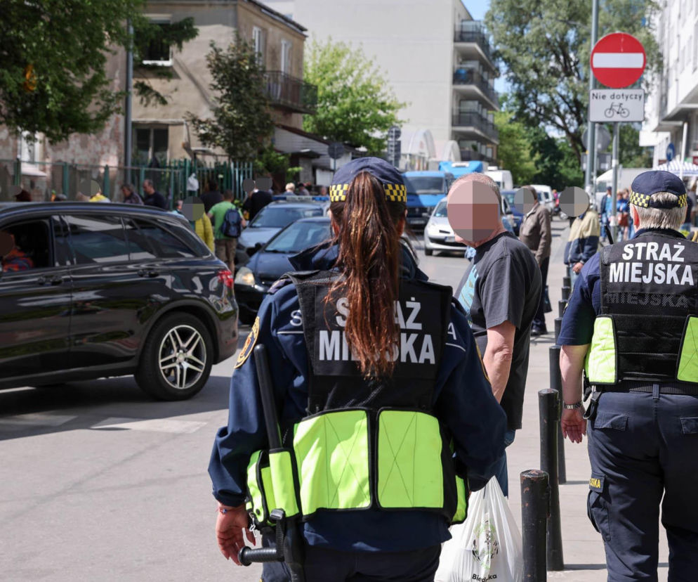 Tyle zarabiają strażnicy miejscy w Warszawie. Stawki mogą zaskoczyć