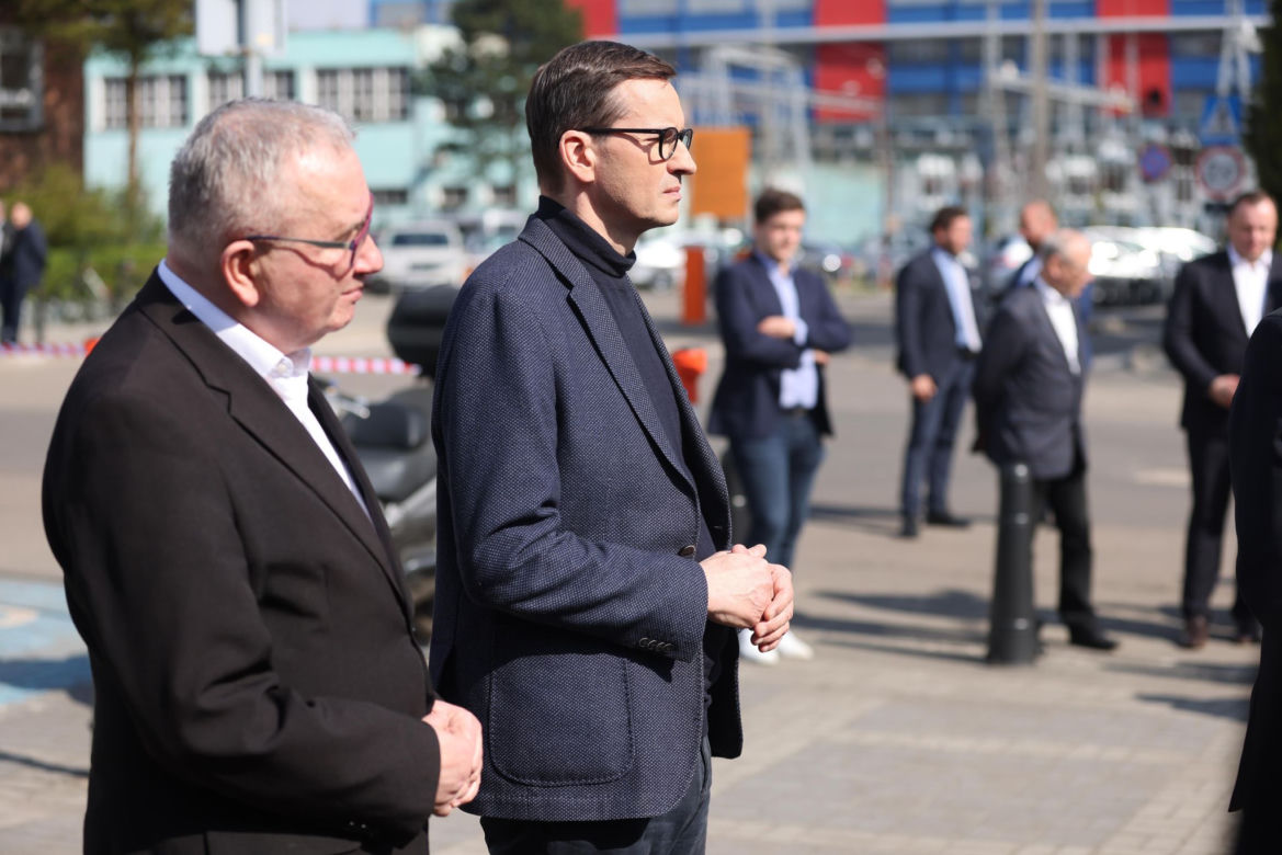 Premier Mateusz Morawiecki przed kopalnią w Zofiówce [GALERIA]