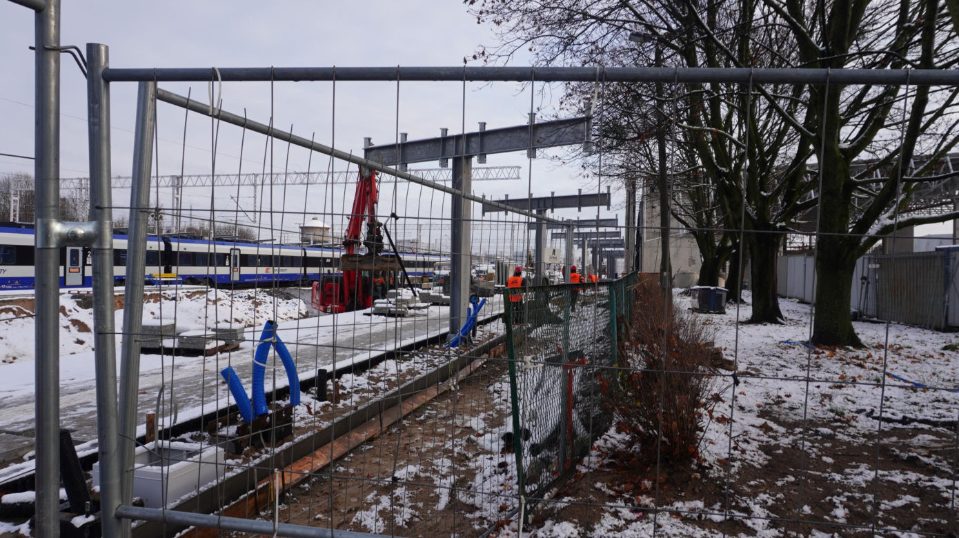 Dworzec Główny w Olsztynie rośnie w oczach. Stoi już metalowa konstrukcja budynku [ZDJĘCIA]