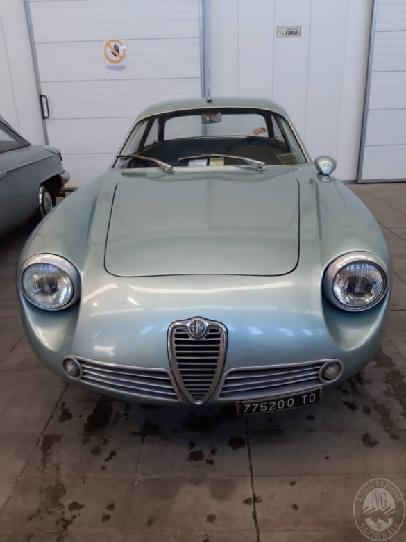 Po 35 latach wyciągnęli unikalną Alfę Romeo z piwnicy. Giulietta SZ została sprzedana za kilkaset tys. euro - ZDJĘCIA