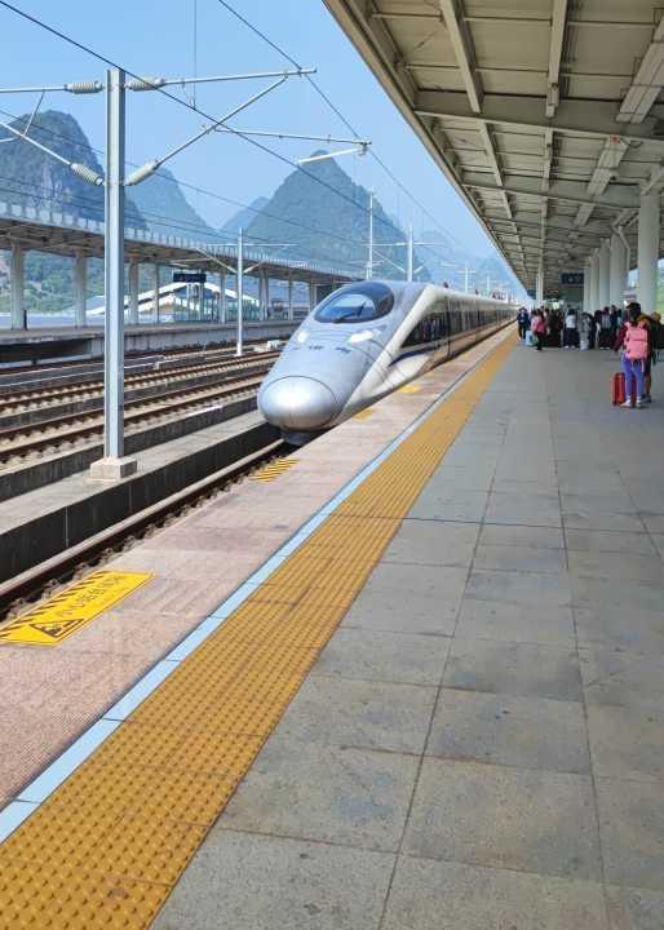 Polak wsiadł do pociągu w Chinach. Kiedy porównał czas podróży z Polską, nie dowierzał