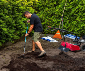 Nowoczesna glebogryzarka ułatwia pracę w ogrodzie na wiosnę