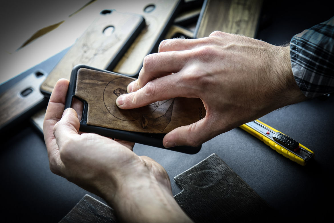 Drewniane etui na telefon