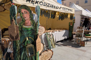 Folklor, rękodzieło i regionalne smaki w sercu Tarnowa. Rozpoczął się Jarmark Kaziukowy