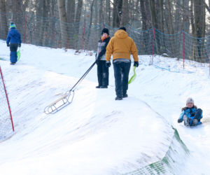 To najlepsza zimowa, darmowa atrakcja w Katowicach. Tłumy na torze saneczkowym