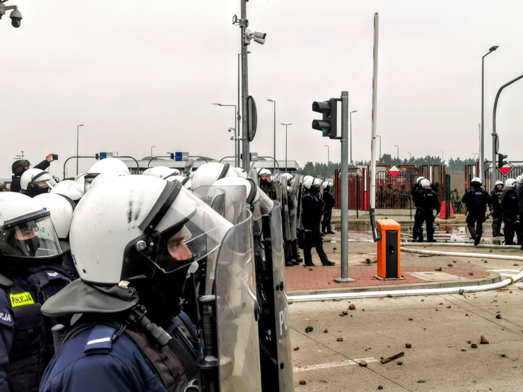 Kuźnica. Szturm migrantów na przejście graniczne [16.11.2021]