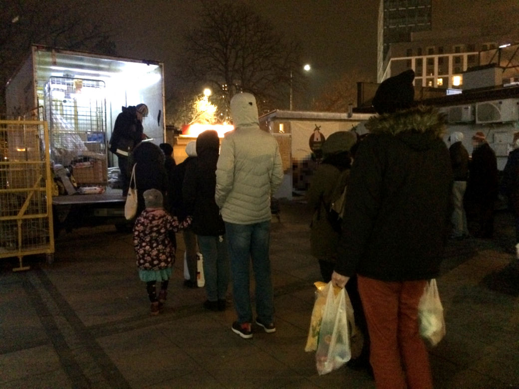 Gigantyczne kolejki po paczki inPost 