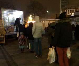 Gigantyczne kolejki po paczki inPost 