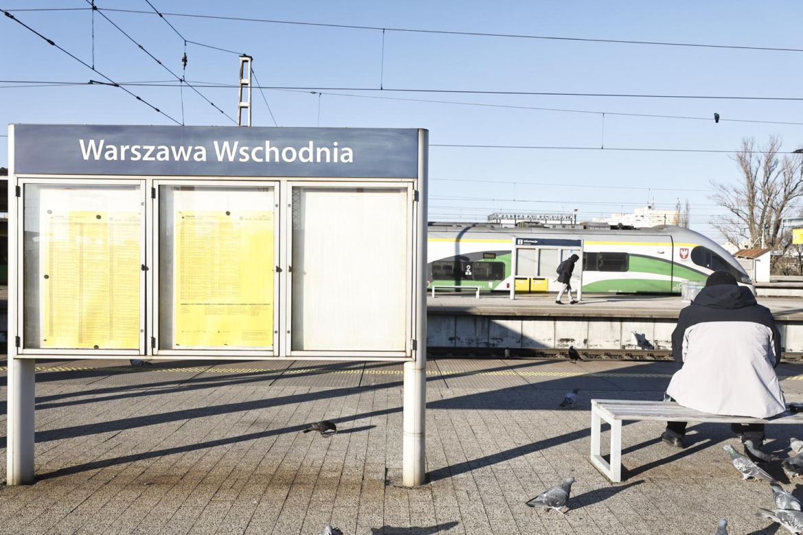 Warszawa. Wojsko na stacjach kolejowych